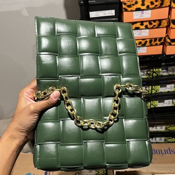 QUILTED SQUARE DESIGN CHAIN-LINK BAG - Picture 5 of 5